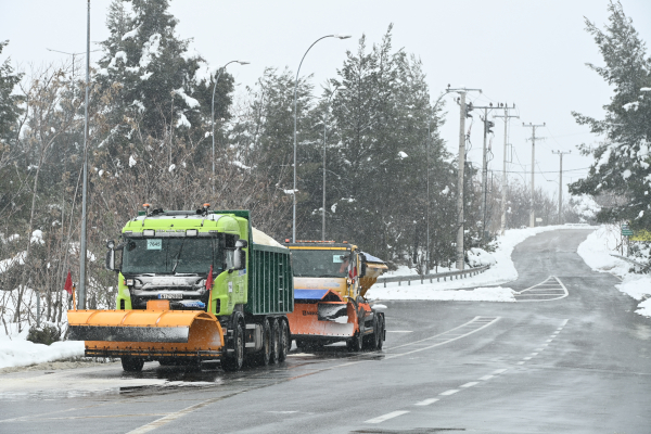 Προελαύνει η κακοκαιρία: Νέα χιόνια και παγετός - Η κατάσταση στους δρόμους, πού χρειάζονται αλυσίδες