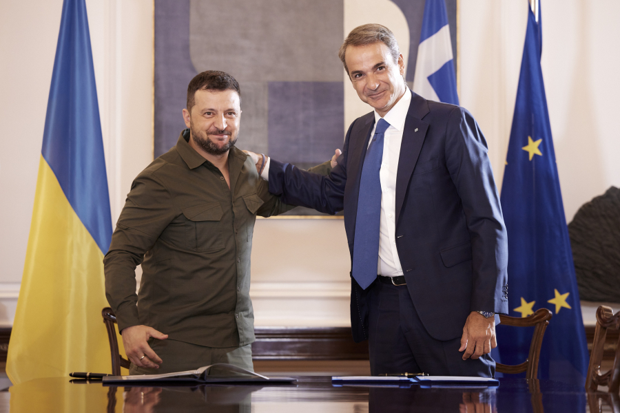 Ερωτηματικά για συμφωνία εν κρυπτώ Ελλάδας - Ουκρανίας: Η ανάρτηση Ζελένσκι και οι διαψεύσεις