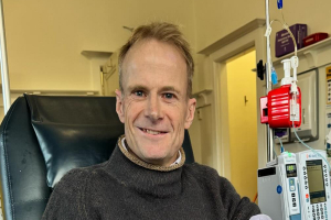 Γιατρός με καρκίνο στον εγκέφαλο κάνει δική του πειραματική θεραπεία - Ένα χρόνο μετά, ο όγκος δεν έχει επανεμφανιστεί