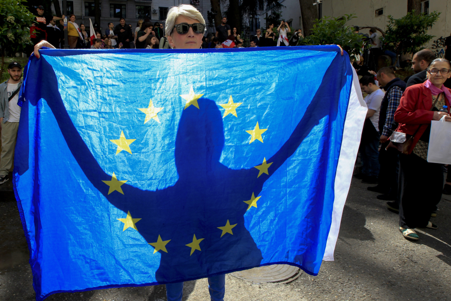 Η Δημοκρατία υποχωρεί σε πάνω από τις μισές χώρες της Ευρώπης - «Πληγή» για την Ελλάδα η Δικαιοσύνη