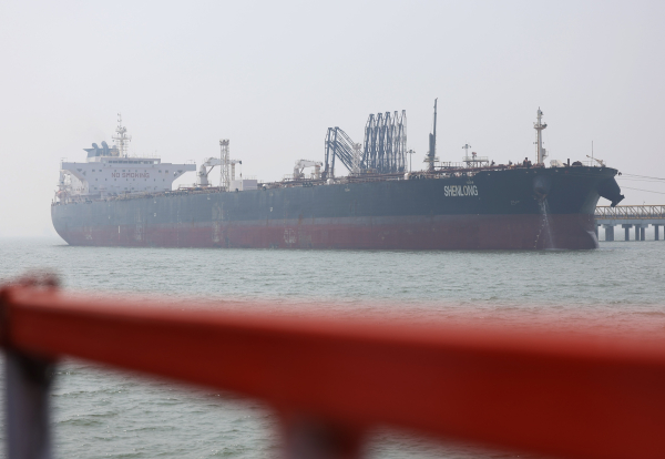 FT: Γαλλία και Ιταλία μιλούν με το Ιράν, για ασφαλή διέλευση από τα Στενά του Ορμούζ