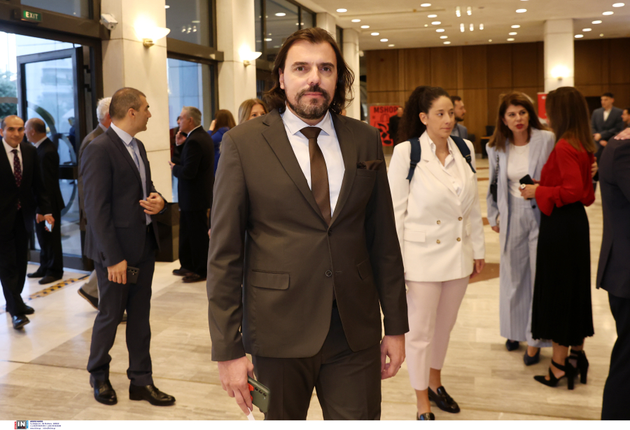 ΣΥΡΙΖΑ για Πέτρο Παππά: Πάντα θα κουβαλά το στίγμα του πρόθυμου αποστάτη