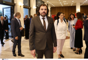 ΣΥΡΙΖΑ για Πέτρο Παππά: Πάντα θα κουβαλά το στίγμα του πρόθυμου αποστάτη
