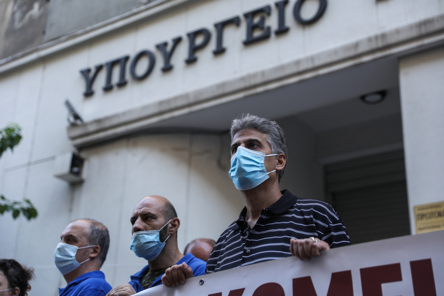 ΕΙΝΑΠ: «Απλήρωτες οι δεδουλευμένες εφημερίες μας»