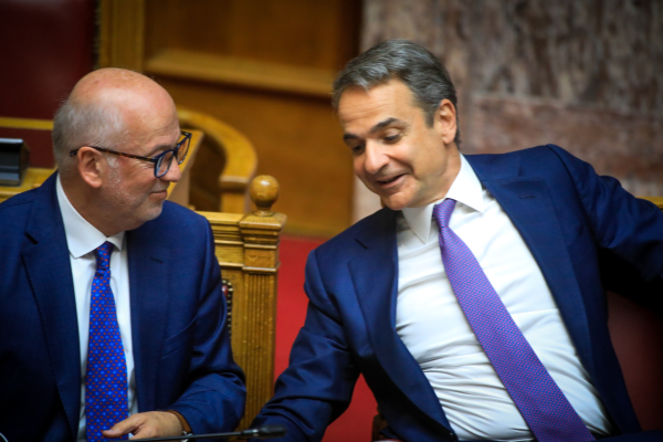 «Μετωπική» στη Βουλή για ΟΠΕΚΕΠΕ, υποκλοπές και Λαζαρίδη - «Το Πάσχα ο κόσμος μιλούσε για τα κινητά και τα παιδιά» απάντησε ο Μητσοτάκης