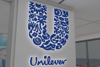 Πρόστιμο στην ΕΛΑΙΣ-UNILEVER για απορρυπαντικό που πωλείται σε σούπερ μάρκετ