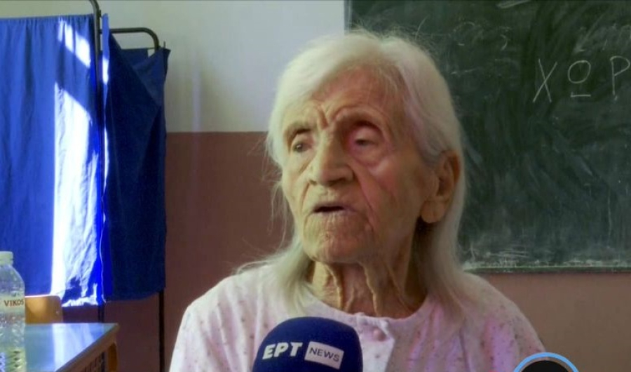 Συγκλονίζει γιαγιά 104 ετών για τον υδάτινο εφιάλτη: «Πέρασα πολέμους και δυστυχίες, τέτοιο κακό δεν έχω ξαναδεί»