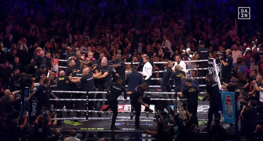 Απίστευτη σύρραξη σε αγώνα πυγμαχίας: Κράτησαν το καλό... για το τέλος (βίντεο)