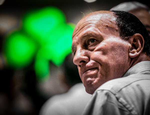 Μίμης Δομάζος: To παιδί που βιάστηκε να μεγαλώσει και έγινε «Στρατηγός»