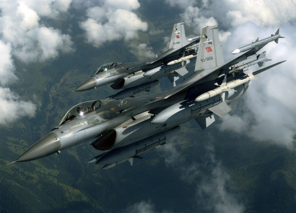 Νέα πρόκληση στο Αιγαίο: 30 τουρκικές παραβιάσεις και δύο εικονικές αερομαχίες