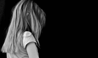 «Μα πώς να είχα δύναμη; Όταν ο ίδιος μου ο πατέρας με βίαζε;»: Το συγκλονιστικό γράμμα ενός κοριτσιού