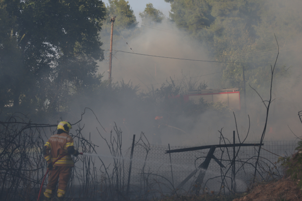 Χαλκιδική: Ελεύθεροι δύο εργολάβοι του ΔΕΔΔΗΕ για τη φωτιά στη Σίβηρη