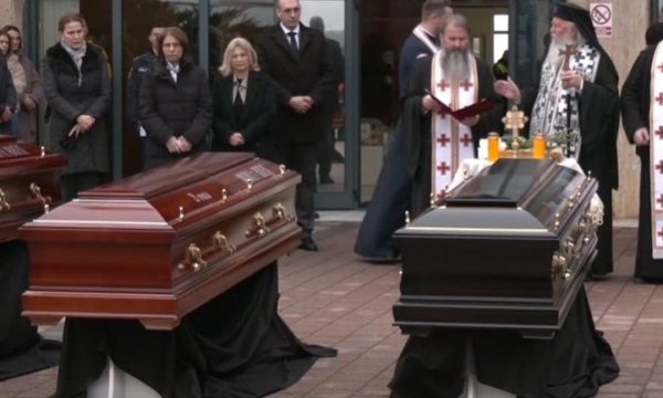 Στο αεροδρόμιο της Τιμισοάρα οι σοροί των αδικοχαμένων φιλάθλων του ΠΑΟΚ (video)