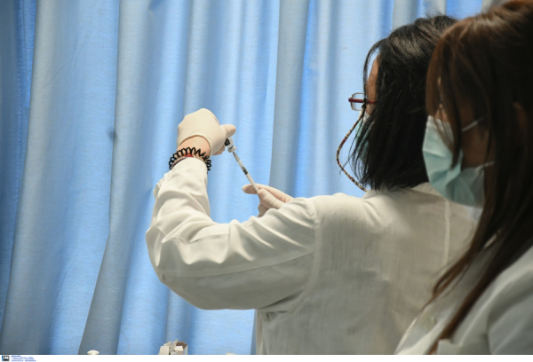 Εμβόλια: Ο ΕΟΦ παραδέχεται παρενέργειες, οι νέες συστάσεις ΠΟΥ