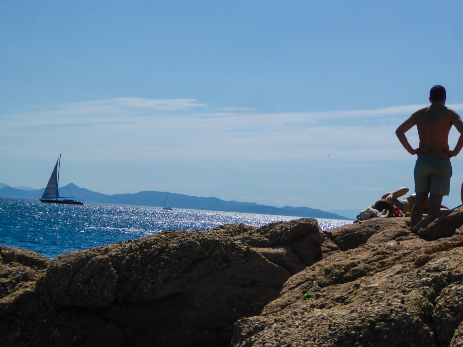 Καιρός: Ζέστη στο μεγαλύτερο μέρος της χώρας αλλά και τοπικές συννεφιές με βροχές