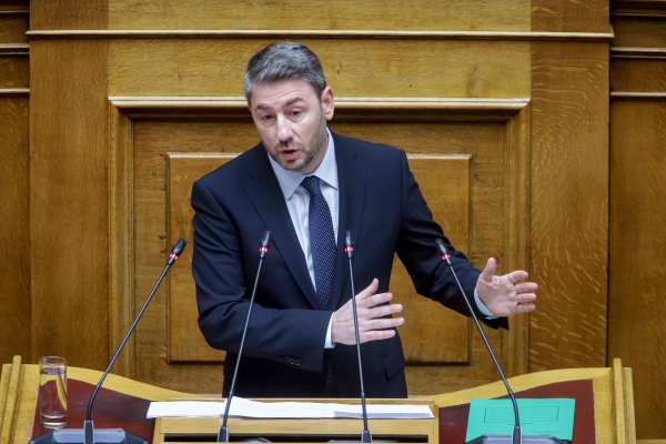 Γιατί το ΠΑΣΟΚ απομακρύνεται από τον ΣΥΡΙΖΑ