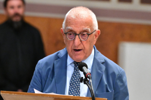 «Ούτε λαγός, ούτε κουνέλι» ο Κακλαμάνης