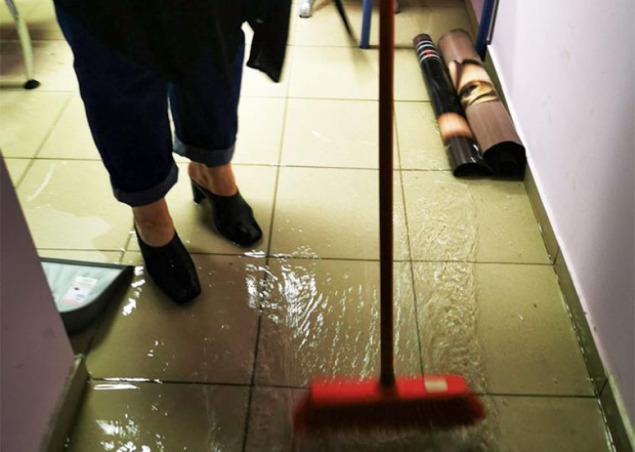Κακοκαιρία: Πλημμύρισε το Ειδικό Γυμνάσιο Λύκειο Καλαμάτας (εικόνες)