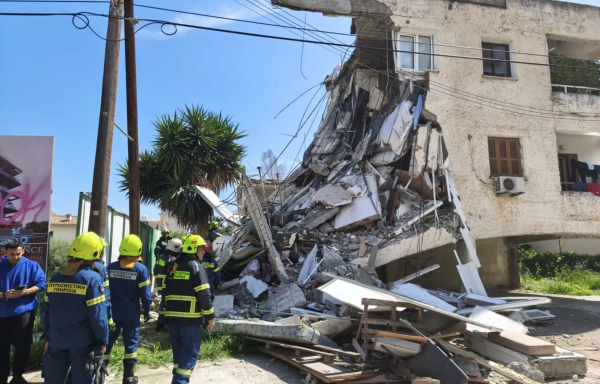 Σκηνές χάους στην Κύπρο μετά την κατάρρευση πολυκατοικίας: Ανασύρθηκε ένας νεκρός από τα συντρίμμια