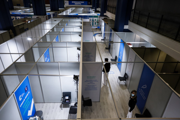 Δύο νέα mega εμβολιαστικά κέντρα σε Περιστέρι και Ελληνικό - Επίσκεψη Χαρδαλιά, Θεμιστοκλέους
