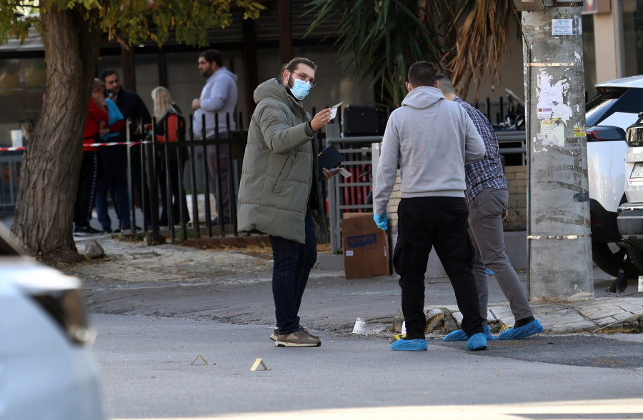 Πυροβολισμοί στη Γλυφάδα: «Το παρουσιάσαμε σαν παιχνίδι» - Πώς μία νηπιαγωγός απομάκρυνε με ασφάλεια τα παιδιά
