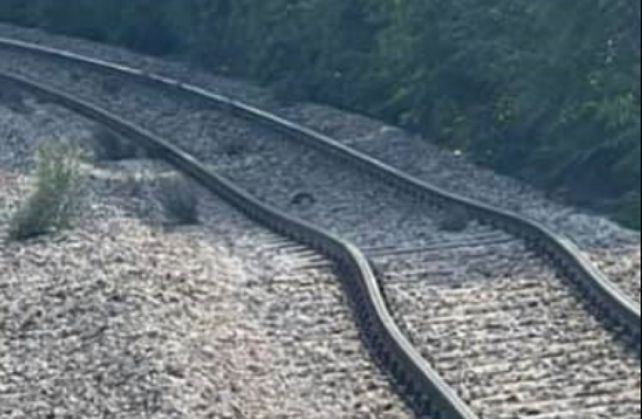 Στράβωσαν σιδηροδρομικές γραμμές στην Οινόη λόγω του καύσωνα! (εικόνες)