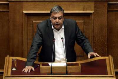 Βερναρδάκης: Η συμφωνία δεν περιλαμβάνει μειώσεις στους μισθούς των δημοσίων υπαλλήλων