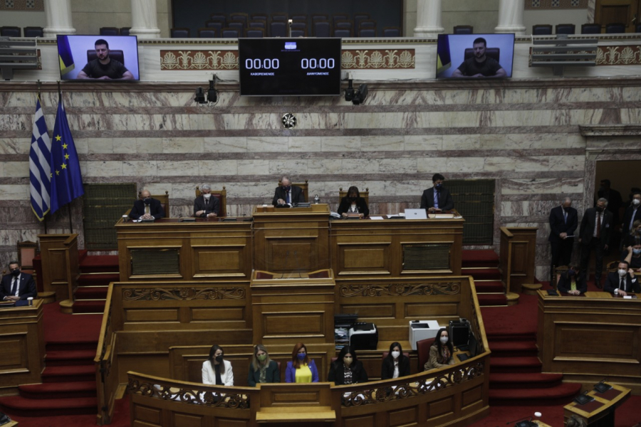 Οικονόμου: «Λανθασμένη και άτοπη» η επιλογή Ζελένσκι για το μήνυμα μαχητή του Αζόφ, αλλά «ντροπή οι ίσες αποστάσεις»