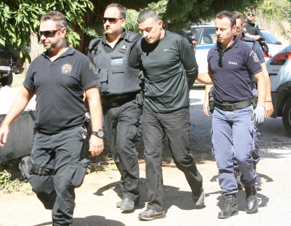 Δραπέτης κηρύχθηκε ο Αλκέτ Ριζάι - Δεν επέστρεψε στη φυλακή μετά τους πυροβολισμούς σε beach bar στην Ανάβυσσο