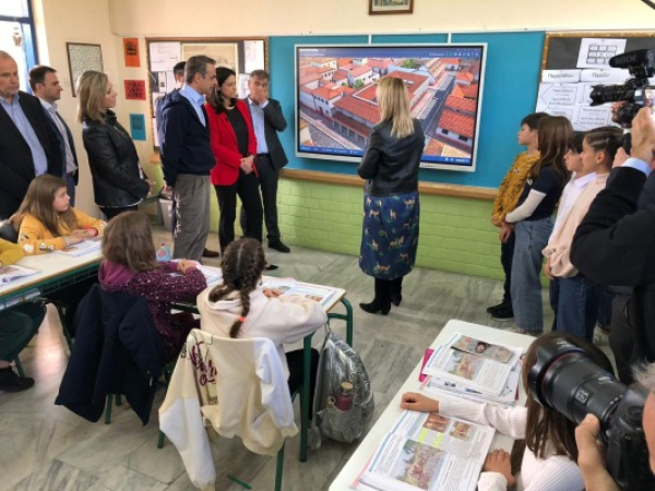 Μπήκαν διαδραστικοί πίνακες στα σχολεία - Τα 5 SOS για τη χρήση τους