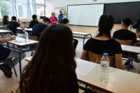 Πανελλήνιες 2026: Πώς γίνεται η βαθμολόγηση των γραπτών - Πότε μπαίνει τρίτος βαθμολογητής