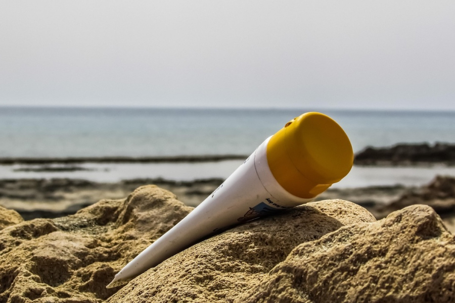 Οι περισσότεροι βάζουν το αντηλιακό λάθος – Η σωστή ποσότητα και τα 2 σημεία που ξεχνάτε