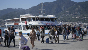 Τουρκική «απόβαση» στα ελληνικά νησιά - Κάνουν ουρά για μία βίζα εξπρές
