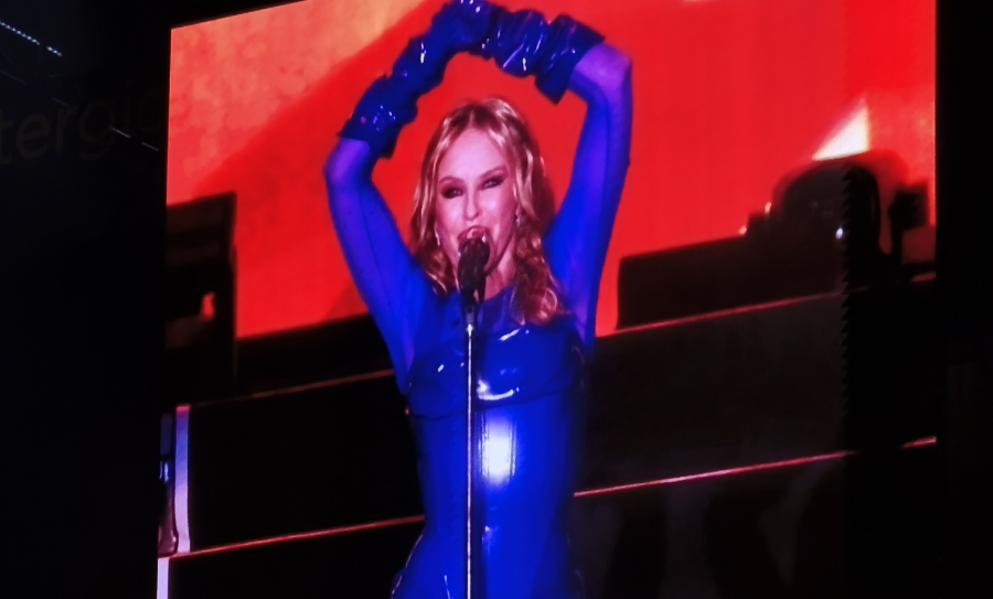 H Kylie Minogue ξεσήκωσε την Πλατεία Νερού - Βίντεο από το φαντασμαγορικό σόου