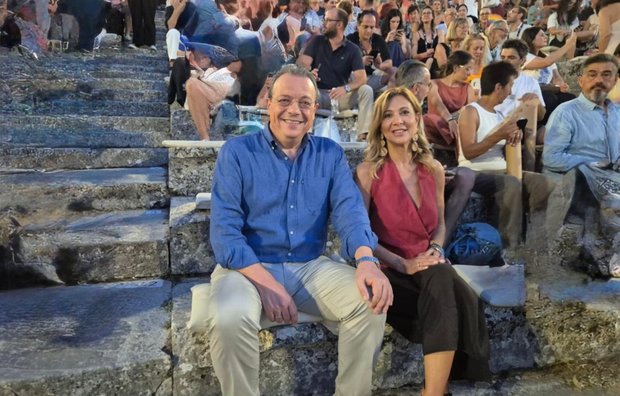 Σωκράτης Φάμελλος: Σε παράσταση στην Επίδαυρο με τη σύζυγό του