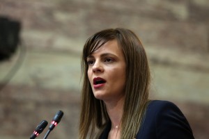Αχτσιόγλου: Η ΝΔ απαξιώνει τις αλλαγές στα εργασιακά