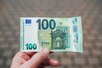 Πότε πληρώνεται το voucher των 100 ευρώ