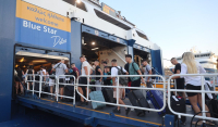 Κόντρα κυβέρνησης – ΠΑΣΟΚ για τις κοινωνικές εκπτώσεις στην ακτοπλοΐα: Τι απαντά ο Κικίλιας