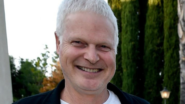 Νεκρός ο γνωστός παραγωγός του Χόλιγουντ Στιβ Μπινγκ: Έπεσε στο κενό από τον 27ο όροφο