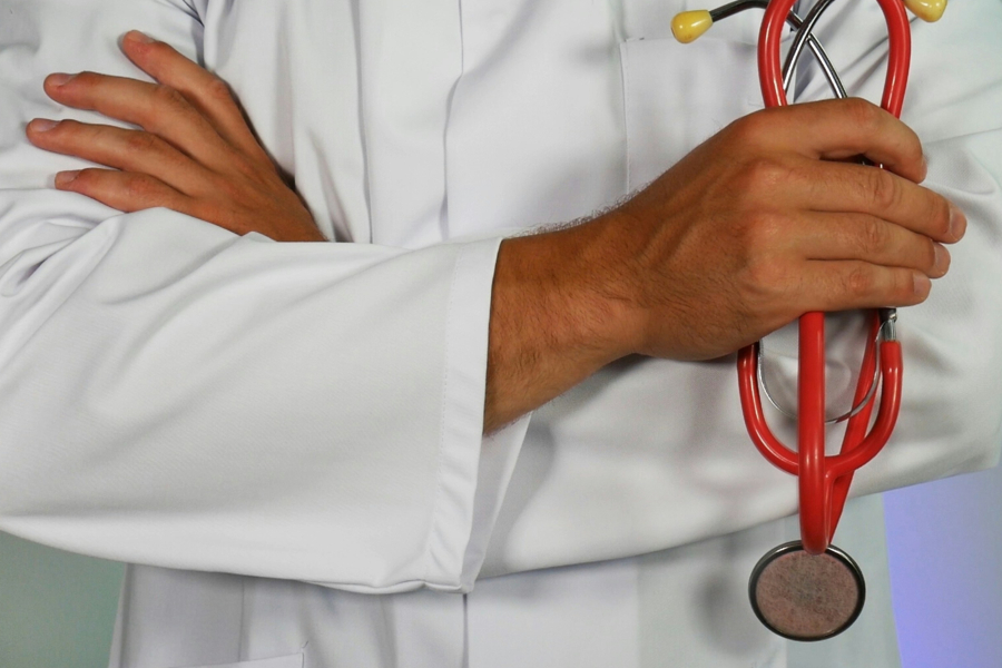 Θεσσαλονίκη: 18 μήνες φυλάκιση σε πανεπιστημιακό γιατρό για «φακελάκι» 5.000 ευρώ