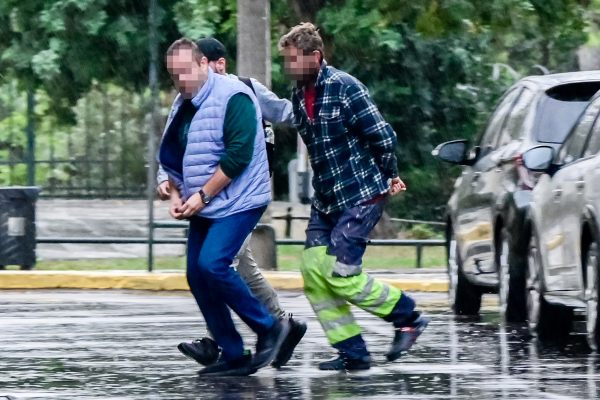 Λαύριο: Προφυλακιστέος ο 32χρονος για την επίθεση με μαχαίρι στην πρώην του και τον σύντροφό της