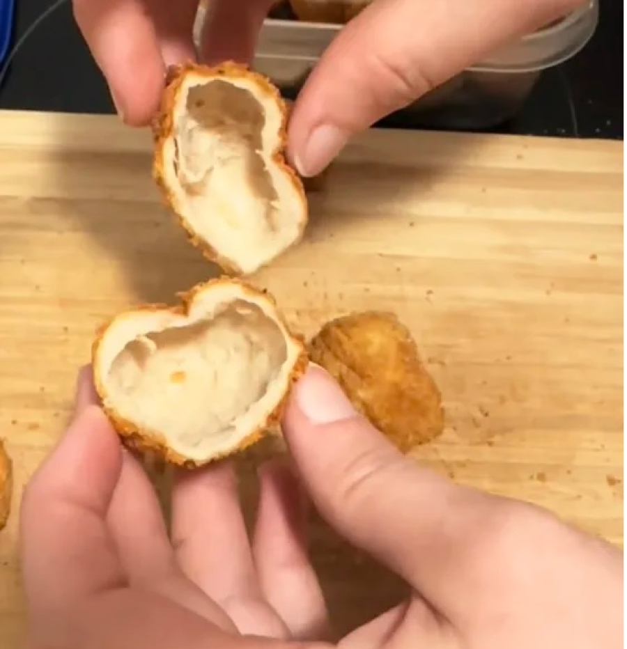 Σάλος με κοτομπουκιές «φάντασμα» - Δεν είχαν απολύτως τίποτα μέσα (video)