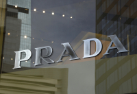 Η Prada εξαγοράζει τον Versace - Έκλεισε το deal των 1,375 δισ. δολαρίων