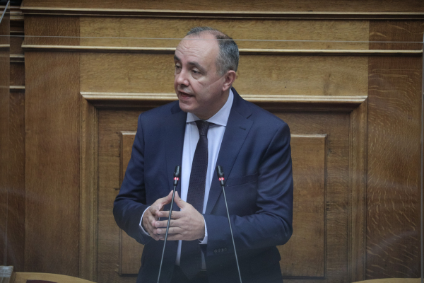 Ο Καράογλου ανοίγει τον χορό του «όχι» σε ανανέωση της Σακελλαροπούλου