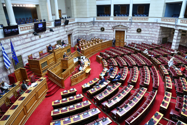 Σύγκρουση Άδωνι - Δουδωνή: «Γίνατε ρεζίλι των σκυλιών» - «Δεν ξέρω εάν παραμένετε τηλεβιβλιοπώλης, νομικά βιβλία μην πουλάτε»