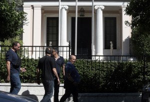 Μαξίμου: Θρασύδειλος ο κ. Μητσοτάκης - Τι απαντά η ΝΔ