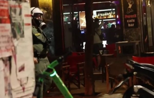 Νέα Αριστερά για εισβολή ΜΑΤ και Δέλτα σε μαγαζιά: Κύριε Χρυσοχοΐδη, μαζέψτε τους