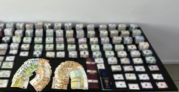 Εξαρθρώθηκε εγκληματική οργάνωση που δραστηριοποιούνταν στην πλαστογραφία εγγράφων και τη διακίνηση μεταναστών