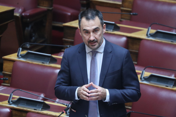 Αλέξης Χαρίτσης: Ζούμε το καθεστώς Μητσοτάκη - Μια εξουσία που περιορίζει τη δημοκρατία και ποινικοποιεί τη διαφωνία