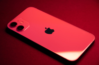 Η τεχνητή νοημοσύνη εκτοξεύει τις τιμές των iPhone: Ακριβότερα κατά 100 λίρες ακόμη και τα παλιά μοντέλα
